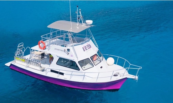 Big image dive tech boat