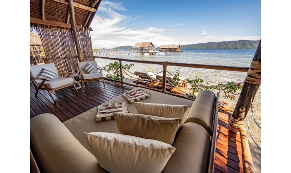 Big image deluxe bungalow veranda