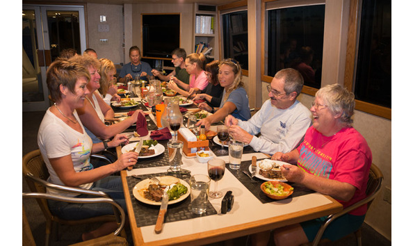 Big image dinner time turks and caicos explorer 2 explorer ventures liveaboard diving