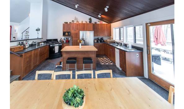 Big image phonecia 3