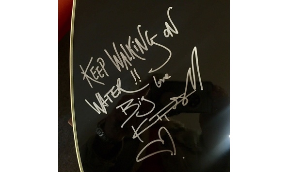 Big image kt tunstall pkg guitar autograph