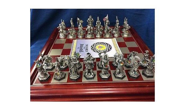 Big image fantasy of the crystal chess set by danbury