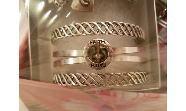 Big image mom s devotional basket braclet