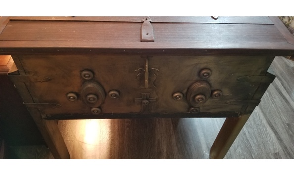 Big image circle p antique chest