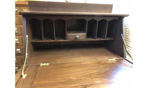 Big image walnut desk2