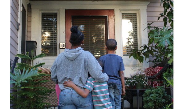 Big image taniqua facing away