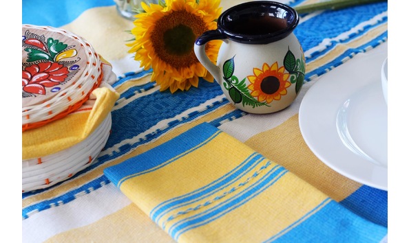 Big image blue yellow mesa box