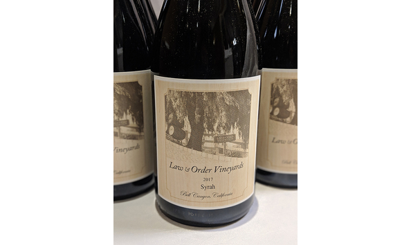 Big image 00100dportrait 00100 burst20181115182320070 cover