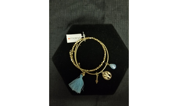 Big image j macy s  heart of gold  charm bracelet set