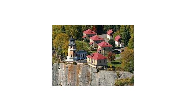 Big image split rock light house item 2