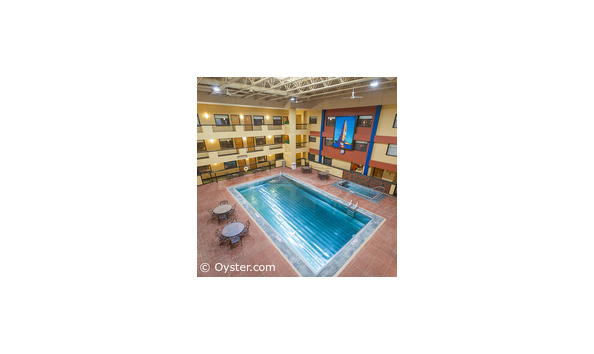 Big image atrium pool  v14685399 sq 200