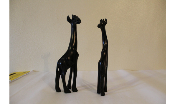 Big image hand carved kenyan giraffe figurine set1