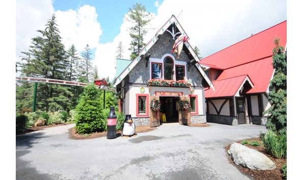 Big image santasvillage1