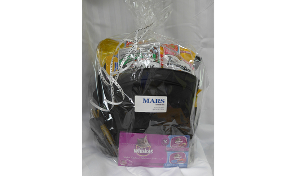 Big image mars   gourmet pet gift basket 1 edited