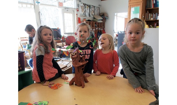 Big image kindergarden orking on project