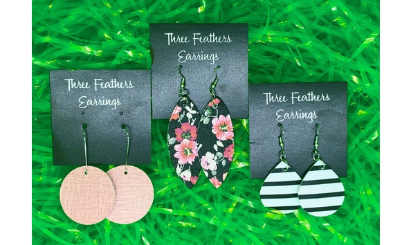 Big image three feathers earrings