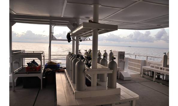 Big image infiniti dive deck