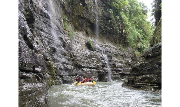 Big image waidroka river rafting fiji waidroka