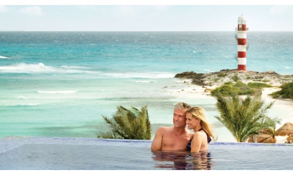 Big image pic enjoying the pool