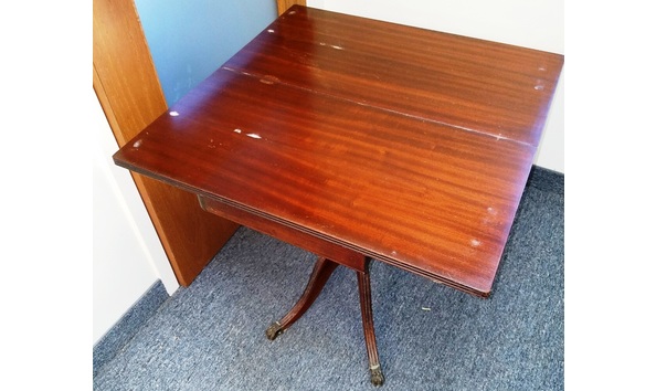 Big image gaming table open