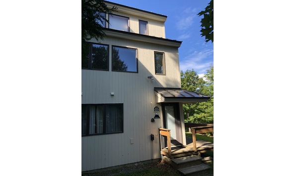 Big image frontofhouse