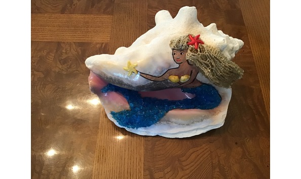 Big image auction painted conch shell