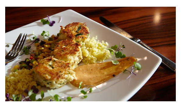 Big image town point club norfolk va dining crab cakes 560x310 galleryimage