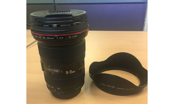 Big image canon wide zoom lens ef 16 35mm 1 2.8 l ii usm with ew 88 lens hood