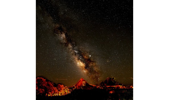 Big image bailey milky way. escalante.  photo credit bob hartman