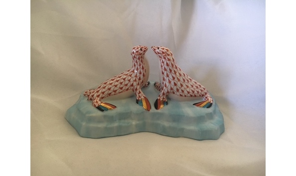 Big image herend kissing sea lions