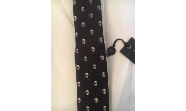 Big image john varvatos black with white skull design tie  upclose