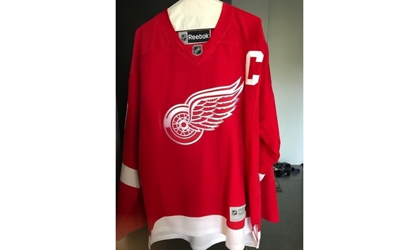 Big image auction   red wing