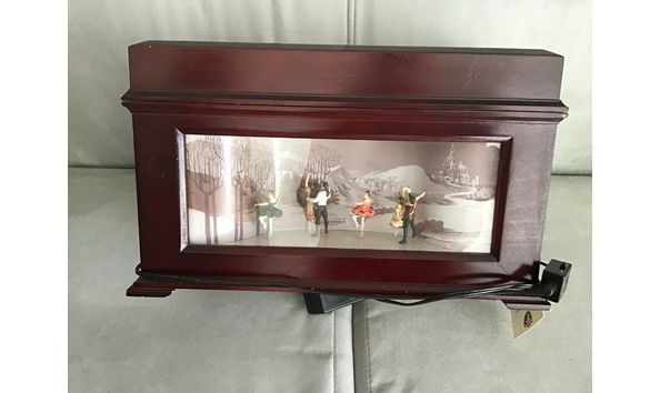 Big image auction music box 1