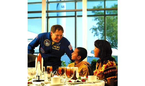 Big image pic kennedy space center dine with an astronaut