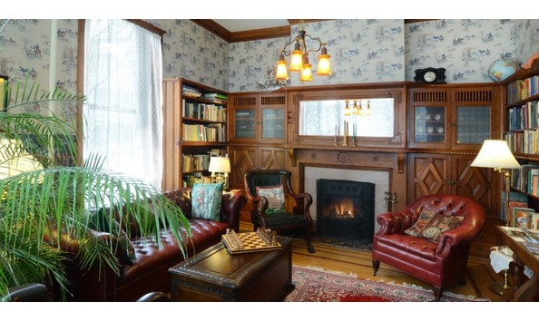 Big image candlelight inn library