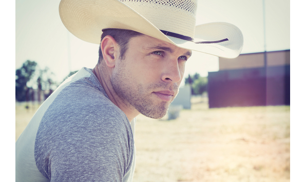 Big image dustin lynch press photo by ford fairchild 2017 billboard 1548