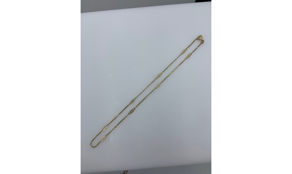 Big image gold chain with detail