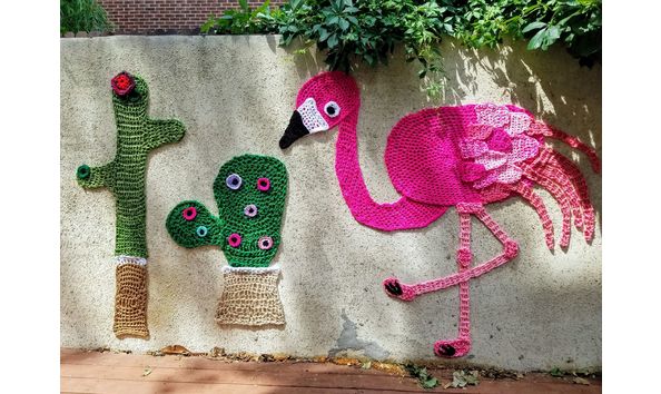 Big image backyard flamingo