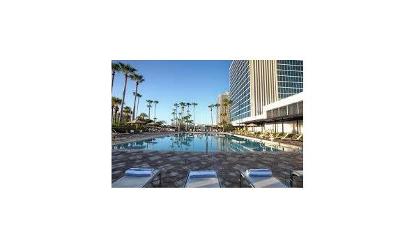 Big image doubletree by hilton hotel at the entrance to universal orlando 3