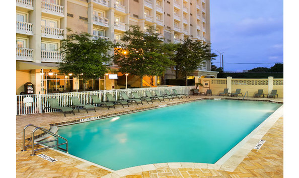 Big image crowne dt 2