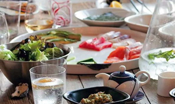 Big image dinner on lake