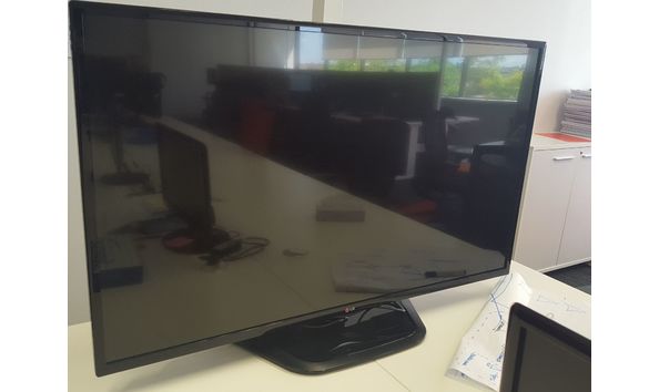 Big image lg on stand 50ln5400