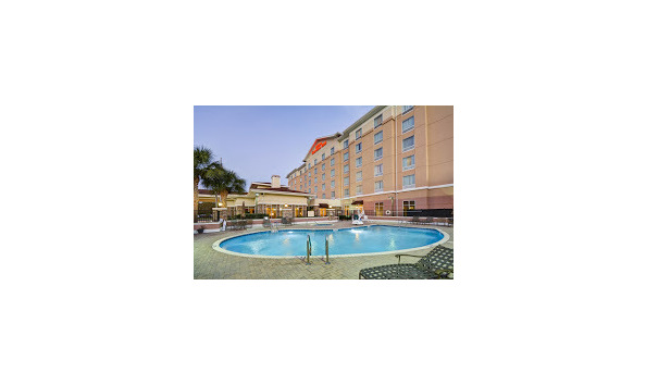 Big image hiltongardeninn