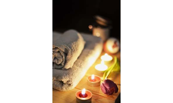 Big image canva   white towels in a spa  1  min