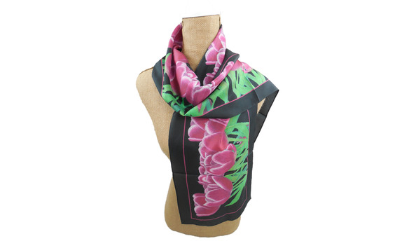 Big image hot in pink scarf on form