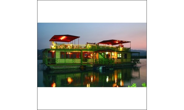 Big image houseboat1