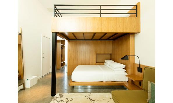 Big image queenqueenloft2 standard