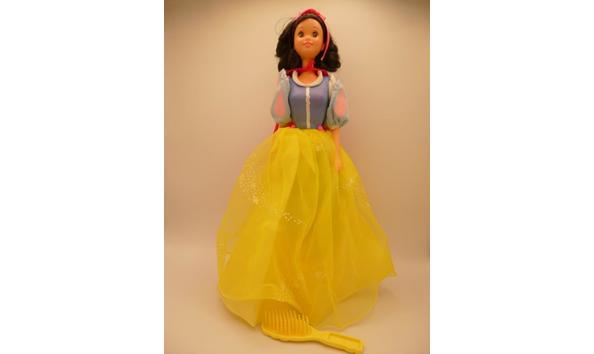 Big image 201511doll006 disney s snow white barbie 1992 p1000637  1 