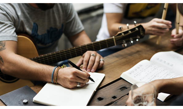 Big image songwriting improvisation jamming 3200x1800 scaled