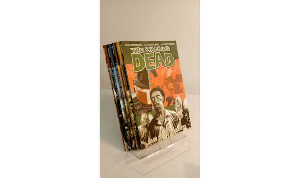 Big image 201708comic004 the walking dead comics   volumes 1 5 1121201440